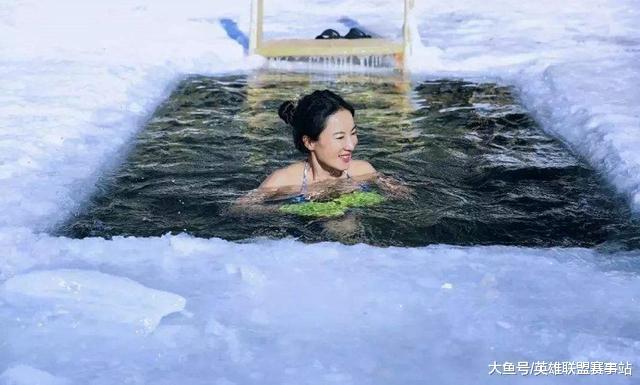妈妈带着宝宝冬泳, 冰天雪地, 这么冷, 真的合适吗?