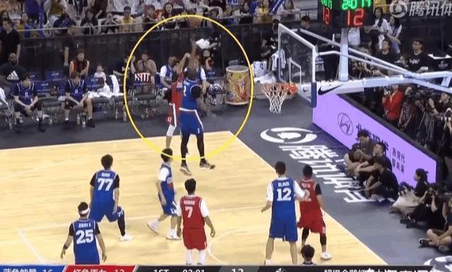 吴亦凡在名人赛上和奎韦斯击掌套近乎被无视, 他的篮球水平如何