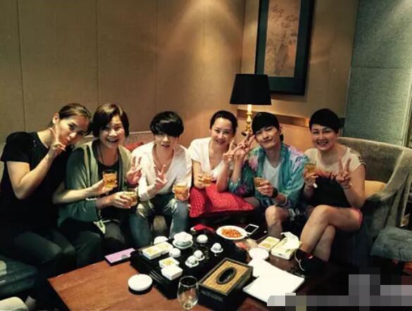 宁静吐槽花少2的人太会演，这已经是她第二次公开处刑花少2的人了