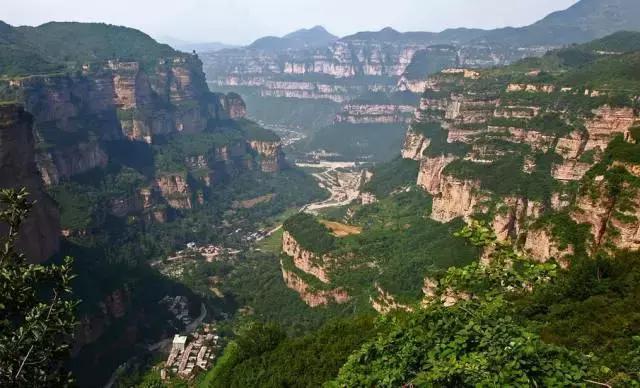 自驾河南林州，看八百里太行最美风光，大峡谷、太行天路和红旗渠