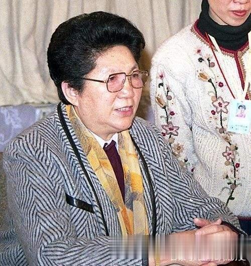 铿锵巾帼——陈慕华，传奇一生，享年90岁，丈夫和子女今何在？