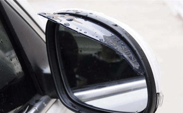 雨天开车时，车窗玻璃和后视镜看不清怎么办？学会这5招完美解决