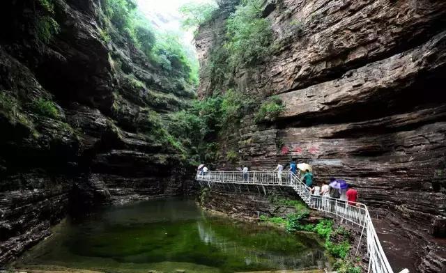 自驾河南林州，看八百里太行最美风光，大峡谷、太行天路和红旗渠