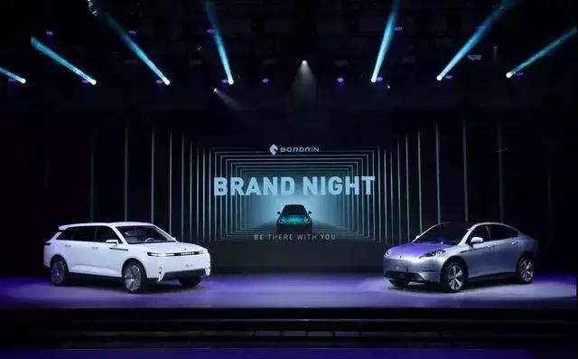 造车新势力又多一品牌，上海车展亮相2款SUV，蔚来怎么看？