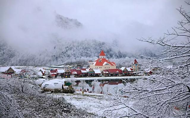 堆雪人、打雪仗、泡温泉，成都出发耍周末，就去周边8个好地方！