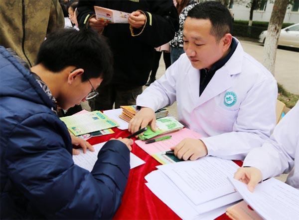 九江市六医院走进九江学院 进行“世界结核病日”防治宣传