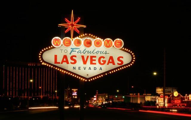 拉斯维加斯：美国内华达州的沙漠赌城，被誉为“世界娱乐之都”