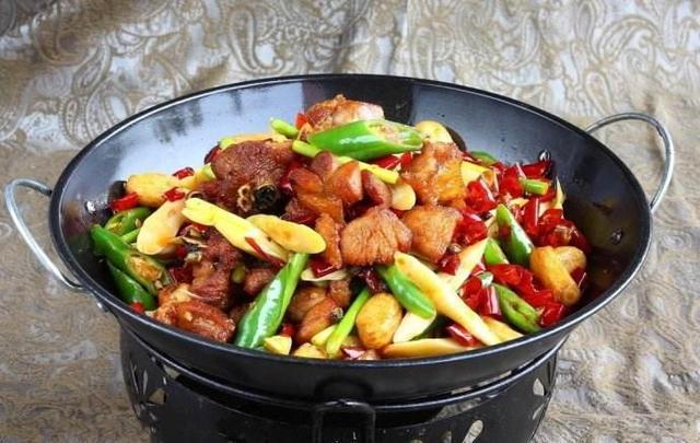 正宗湘菜干锅牛肉的做法，湖南传统家常菜干锅牛肉做法好吃还养胃