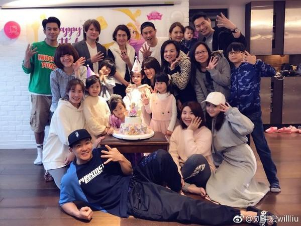 刘耕宏女儿生日趴，小泡芙近照曝光