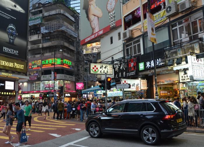 香港普通人一个月工资有多少？看了这样的工资，你想去香港工作吗