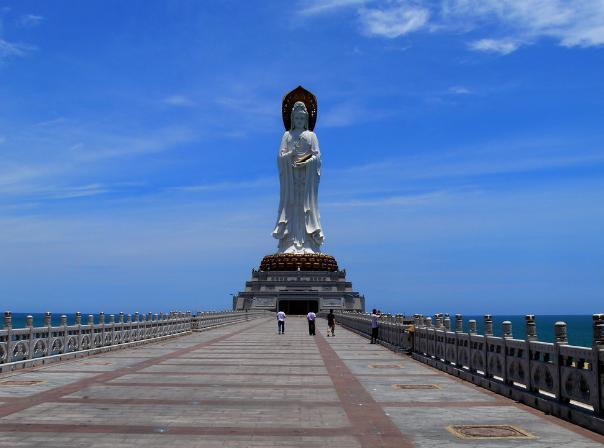 为什么飞机经过南海观音像，都要先绕飞一圈再走？