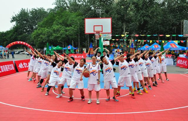 谁说女孩子不能打篮球？| 专访北京Monster女篮创始人之小七