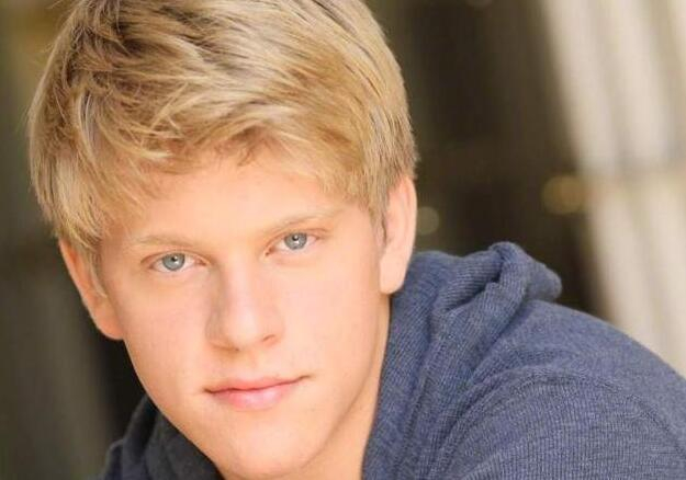 《摩登家庭》演员年仅20岁,在家中去世,毫无征兆停止呼吸