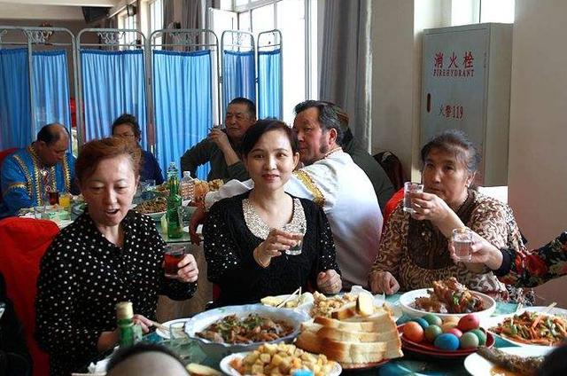 中国的俄罗斯族人如何看待俄罗斯人？他们的回答令国人自豪