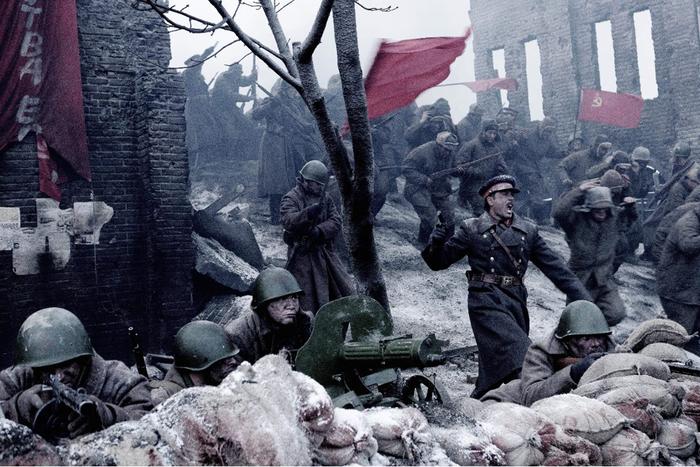 在二战时,苏联老兵都会劝新兵别带钢盔,这背后的原因绝对不简单