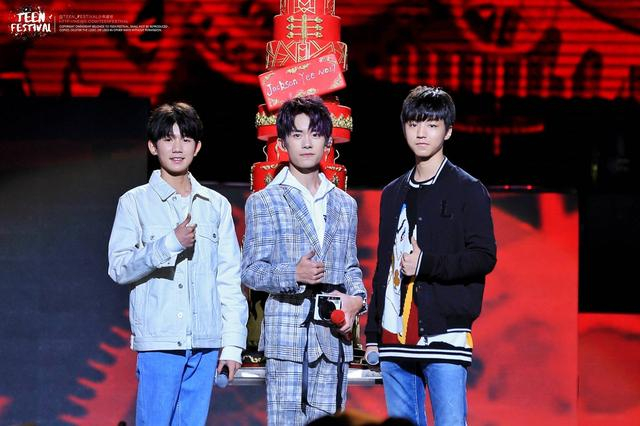 易烊千玺17岁生日，再发英文歌却N处错误，网友:尴尬癌犯了