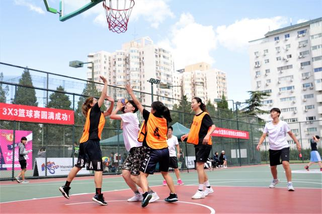 谁说女孩子不能打篮球？| 专访北京Monster女篮创始人之小七