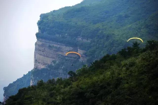 自驾河南林州，看八百里太行最美风光，大峡谷、太行天路和红旗渠