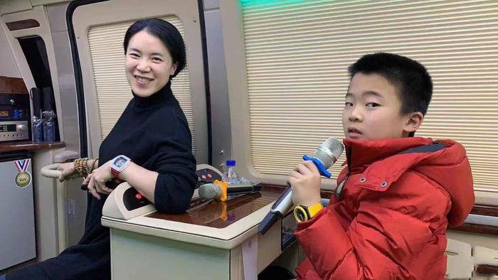 王楠老公郭斌晒出儿子和女儿的照片，做了一个测试，让人暖心