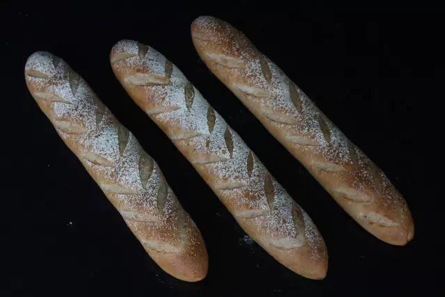 十六款天然酵母的制作方法，以及挑选面包的方法一并交给你。