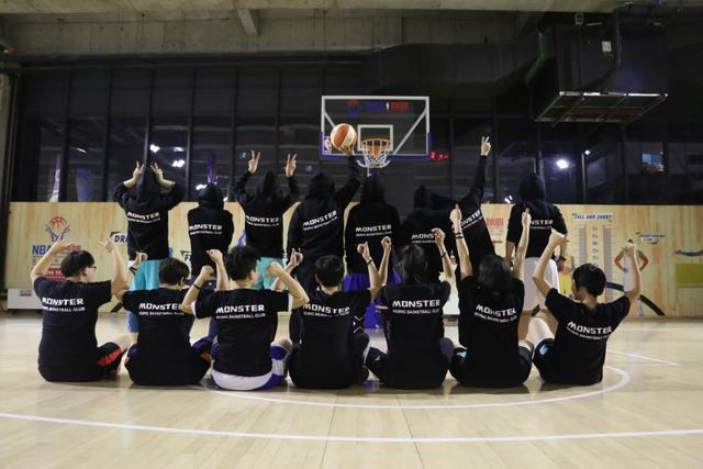 谁说女孩子不能打篮球？| 专访北京Monster女篮创始人之小七
