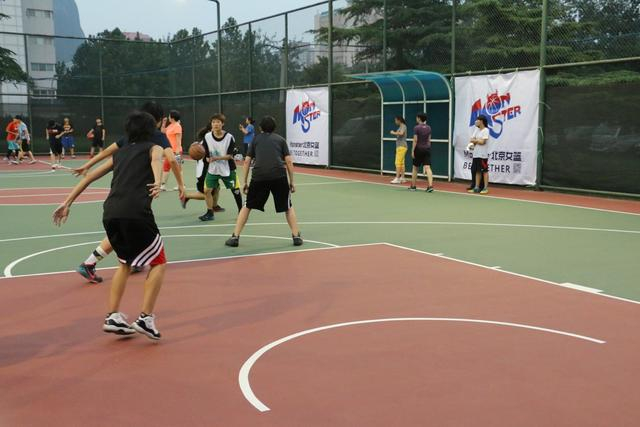 谁说女孩子不能打篮球？| 专访北京Monster女篮创始人之小七