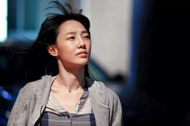 《消失的爱人》这部电影讽刺娱乐圈夫妻女主想谋害丈夫他只能妥协