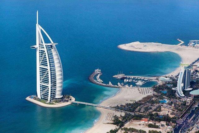 阿联酋“富有”的城市，经济是迪拜2倍，人均GDP是迪拜3倍