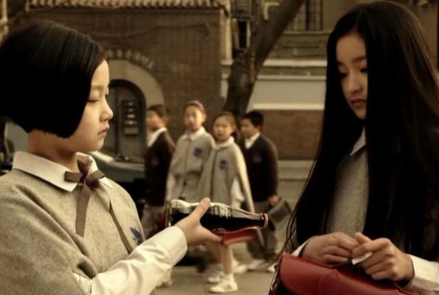 《小时代》为什么顾里家里那么有钱，却和林萧南湘她们一个学校？