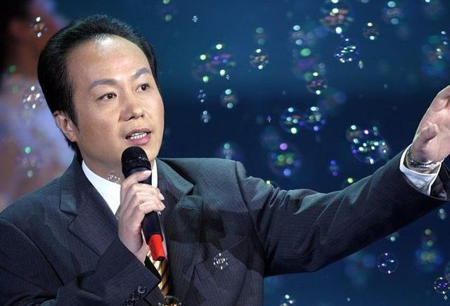 崔永元不在是那个小崔、朱军老了,李咏去世,央视著名主持人都变样了