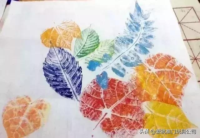 手工DIY“树叶拓印重彩画”，取材简单，效果精彩又酷炫！