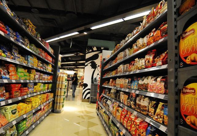 超级市场的出现对零售业产生什么影响？