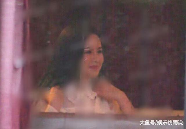 王晶与小40岁女星聚餐,饭后挽手同回公寓,两人2年前曾传绯闻