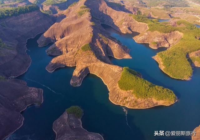 湖南和广东两省交界，有处未开发的丹霞美景，游客慕名而来！