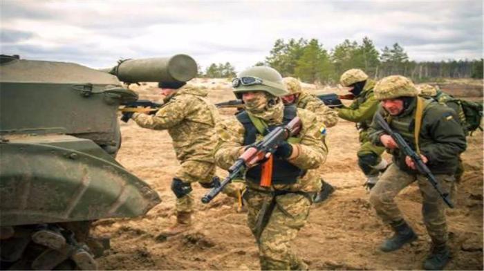撕毁协议! 乌克兰攻占斯巴顿, 战争难以避免!