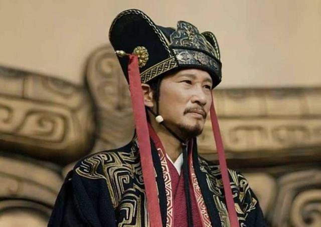 三国里忠心汉室的荀彧，为什么要为投靠曹操为其出谋划策？