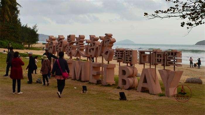 海南万宁石梅湾, 原始的南国景观, 绵延6公里的银色沙滩