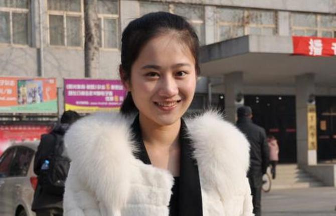 越南姑娘在中国留学，父母来探望竟没认出，疑问：这是咱女儿？
