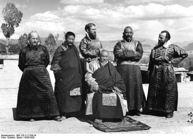 抗日战争时期，西藏人民在干什么？维持这条运输线，起到关键作用