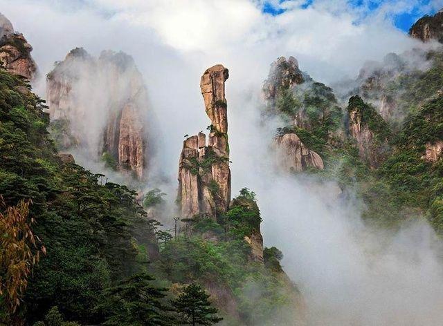 三清山:“奇峰怪石、古树名花、流泉飞瀑、云海雾涛”称美景四绝
