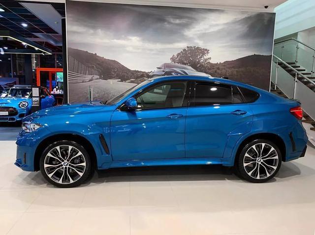 实拍 | 宝马X6 xDrive 30d, 蓝色车身很妖娆，这大包围你打几分