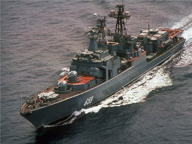 全球最大军舰开火，俄罗斯5000吨军舰被炸沉，美国：不是美军干的
