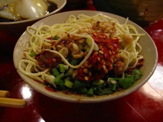 中国吃货第一城：15万家美味餐馆全国排名第一，餐饮收入近800亿