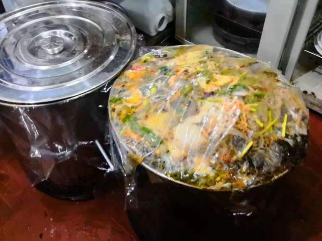 国家禁止泔水喂猪，确保生猪安全很正确，但那么多泔水如何处理？