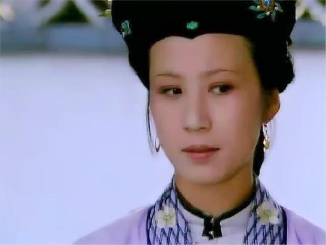 红楼梦：薛宝钗在贾府中真的受人喜爱？真实地位尴尬至极