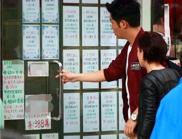 TVB黄建东打拼多年才买得起一套房，为省钱和妈妈共吃一盒饭