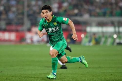 前国足主力后腰在国安沦为替补，主帅宁用吕鹏首发也不让他踢主力