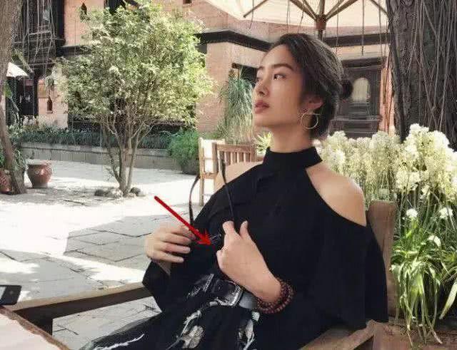 网曝杨采钰与刘亦菲干爹陈金飞领证结婚，女方曾捍卫爱情怒骂网友