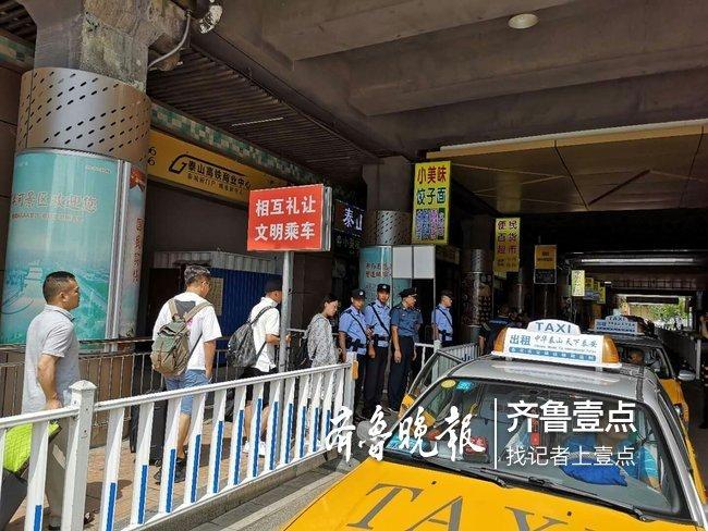 大雨导致高铁站旅客滞留 记者调查：为何想走走不成