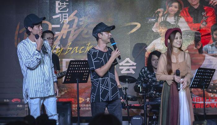 模仿黄家驹成名的2个歌手，黄艺明和富九，谁的声音更像？